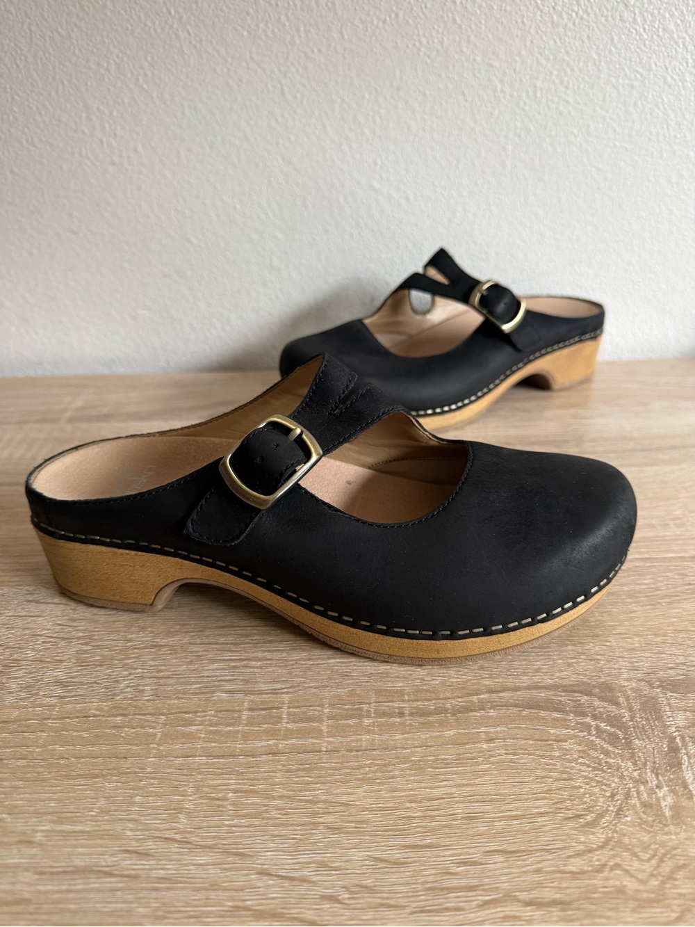 Dansko Britney black nubuck clog women’s Sz 39/8.5-9